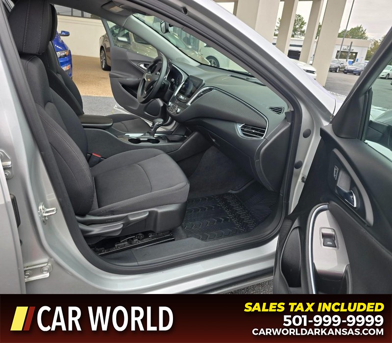 Chevrolet Malibu Vehicle Full-screen Gallery Image 11