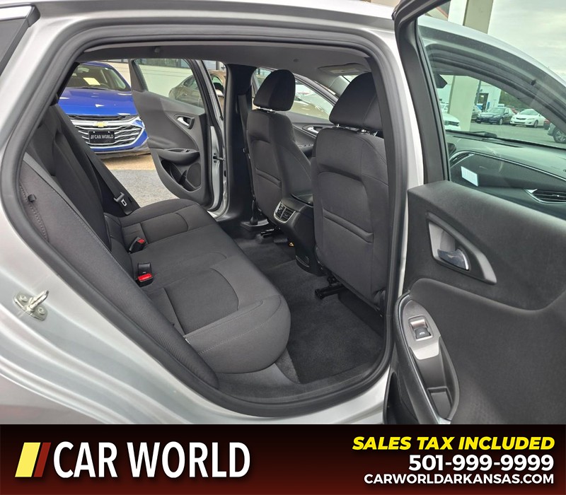 Chevrolet Malibu Vehicle Full-screen Gallery Image 12