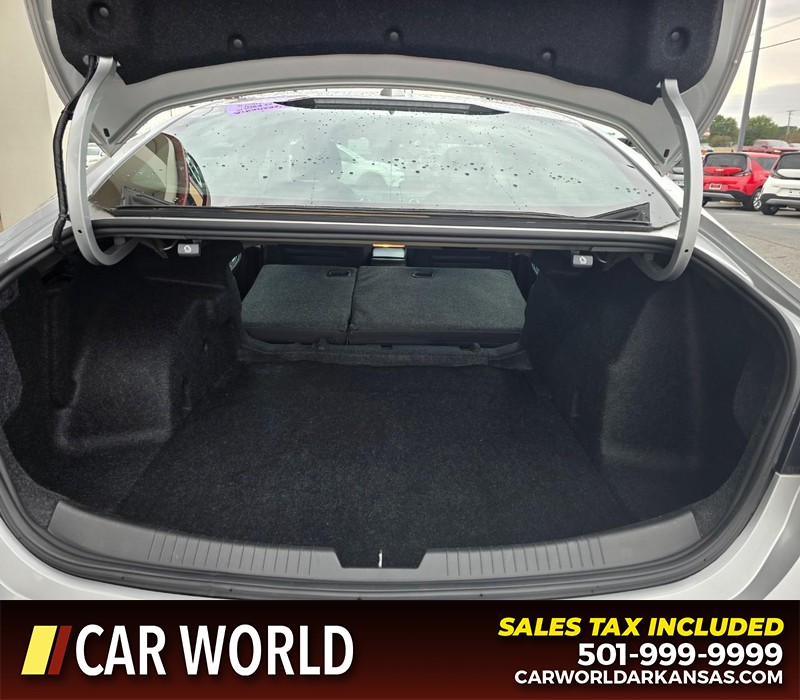 Chevrolet Malibu Vehicle Full-screen Gallery Image 14