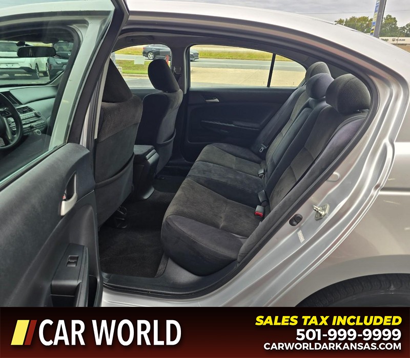 Honda Accord Sedan Vehicle Full-screen Gallery Image 10