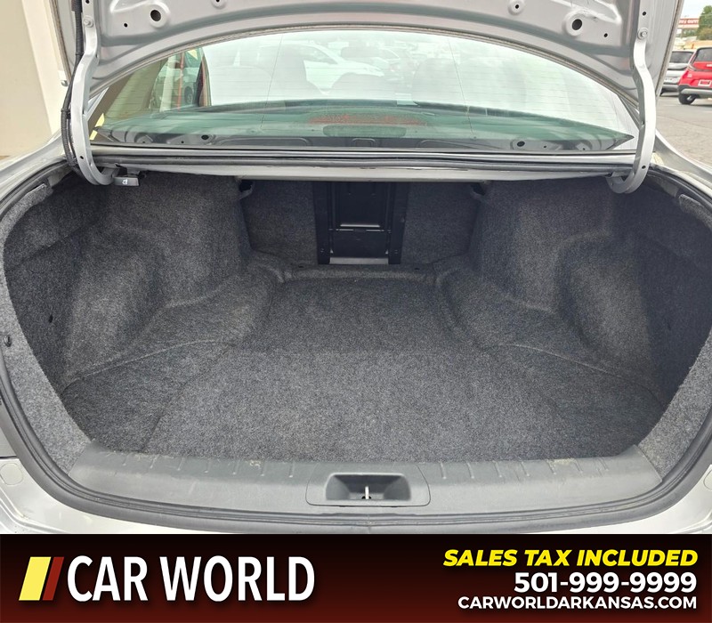 Honda Accord Sedan Vehicle Full-screen Gallery Image 13
