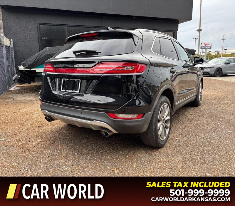 Lincoln MKC Vehicle Full-screen Gallery Image 3