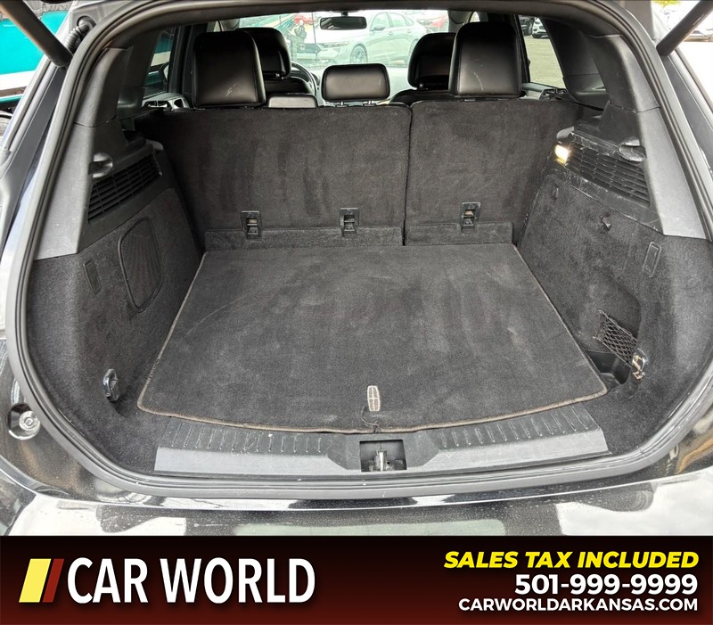 Lincoln MKC Vehicle Full-screen Gallery Image 6