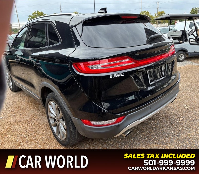 Lincoln MKC Vehicle Full-screen Gallery Image 7