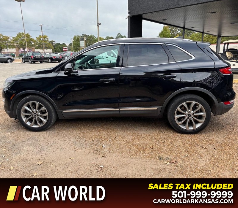 Lincoln MKC Vehicle Full-screen Gallery Image 8
