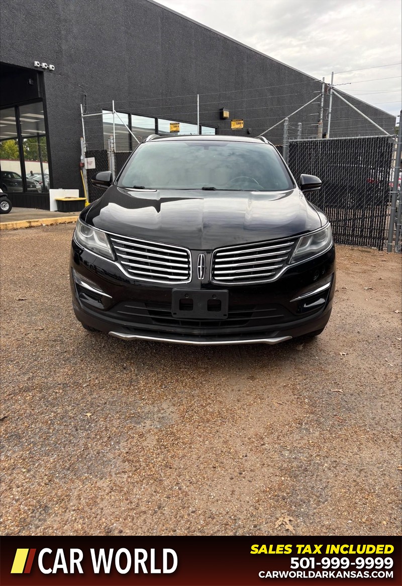 Lincoln MKC Vehicle Full-screen Gallery Image 10