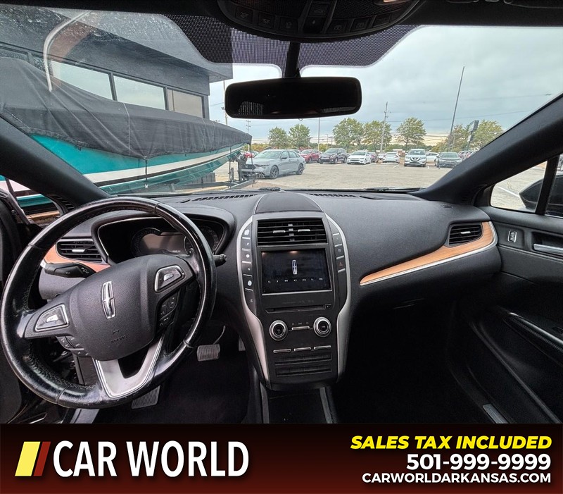 Lincoln MKC Vehicle Full-screen Gallery Image 17