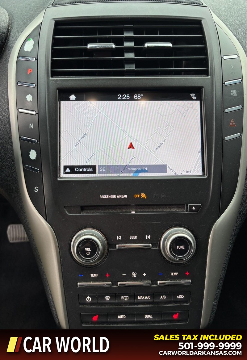Lincoln MKC Vehicle Full-screen Gallery Image 18