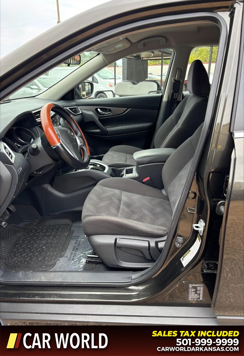 Nissan Rogue Vehicle Full-screen Gallery Image 11