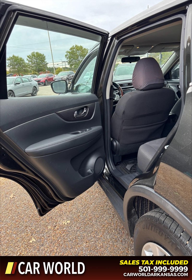 Nissan Rogue Vehicle Full-screen Gallery Image 12