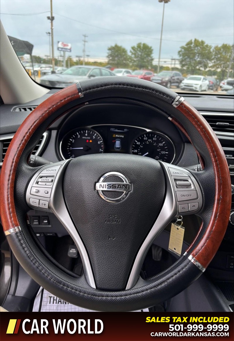 Nissan Rogue Vehicle Full-screen Gallery Image 17