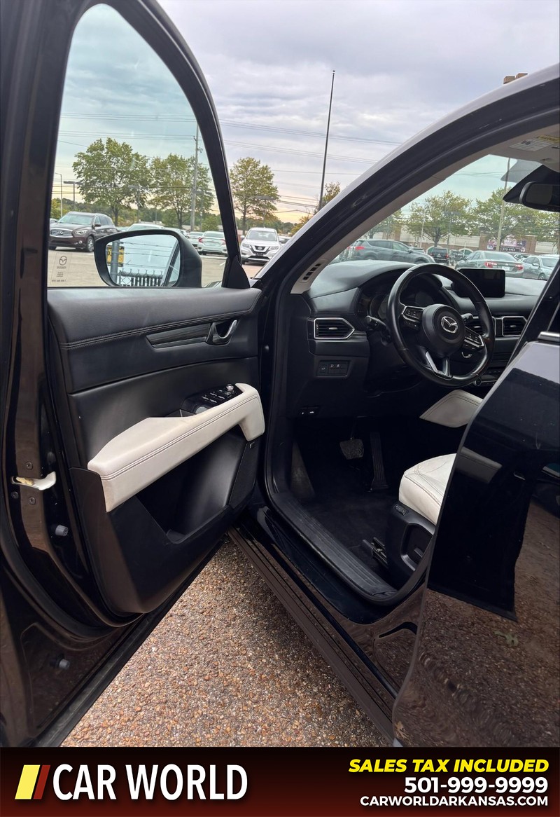 Mazda CX-5 Vehicle Full-screen Gallery Image 13