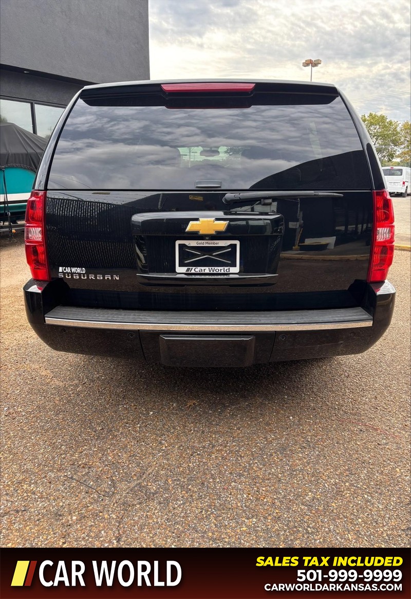 Chevrolet Suburban Vehicle Full-screen Gallery Image 4