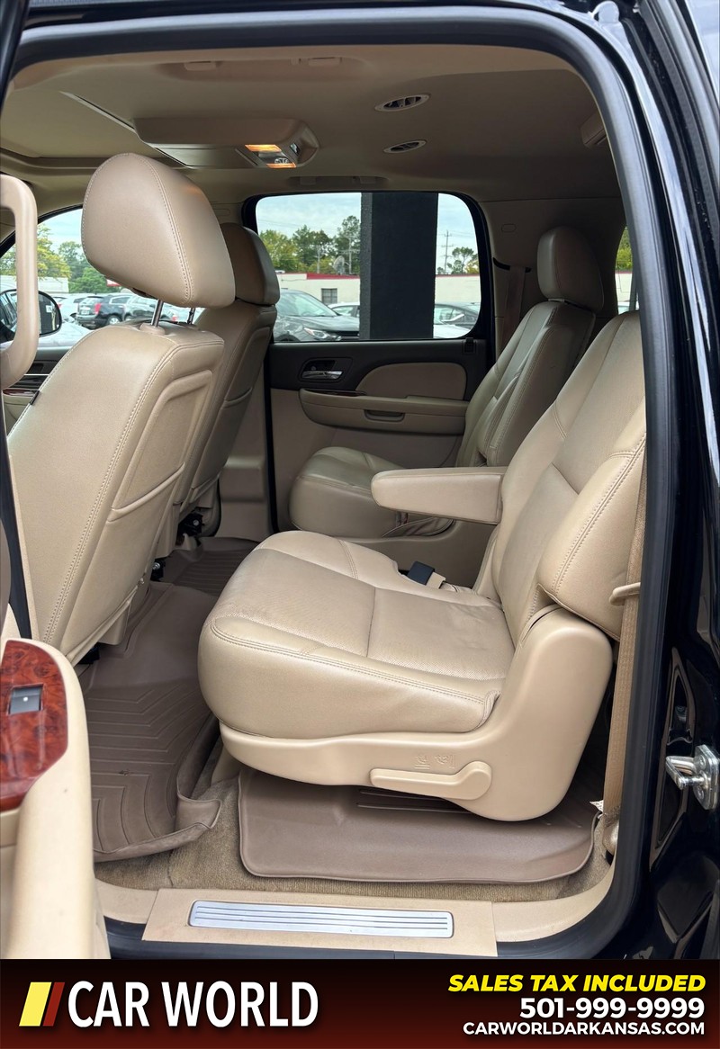 Chevrolet Suburban Vehicle Full-screen Gallery Image 15