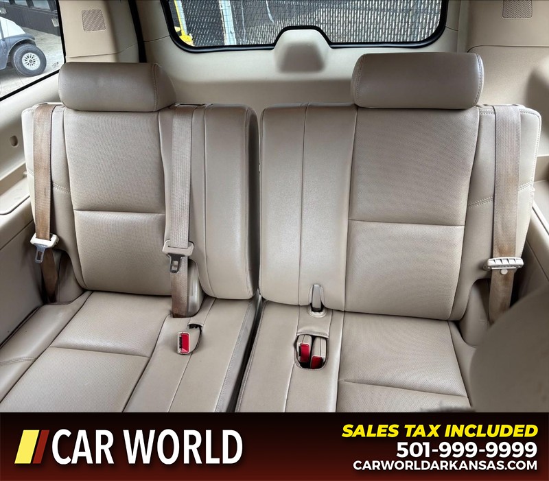 Chevrolet Suburban Vehicle Full-screen Gallery Image 16