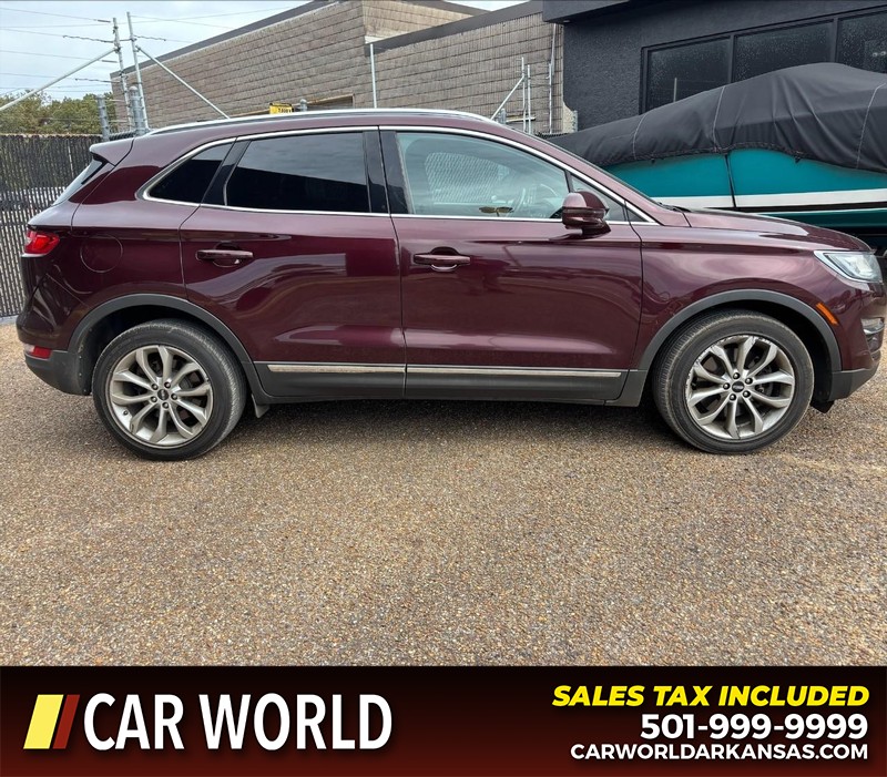 Lincoln MKC Vehicle Full-screen Gallery Image 2