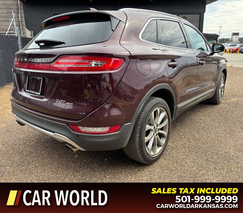 Lincoln MKC Vehicle Full-screen Gallery Image 3