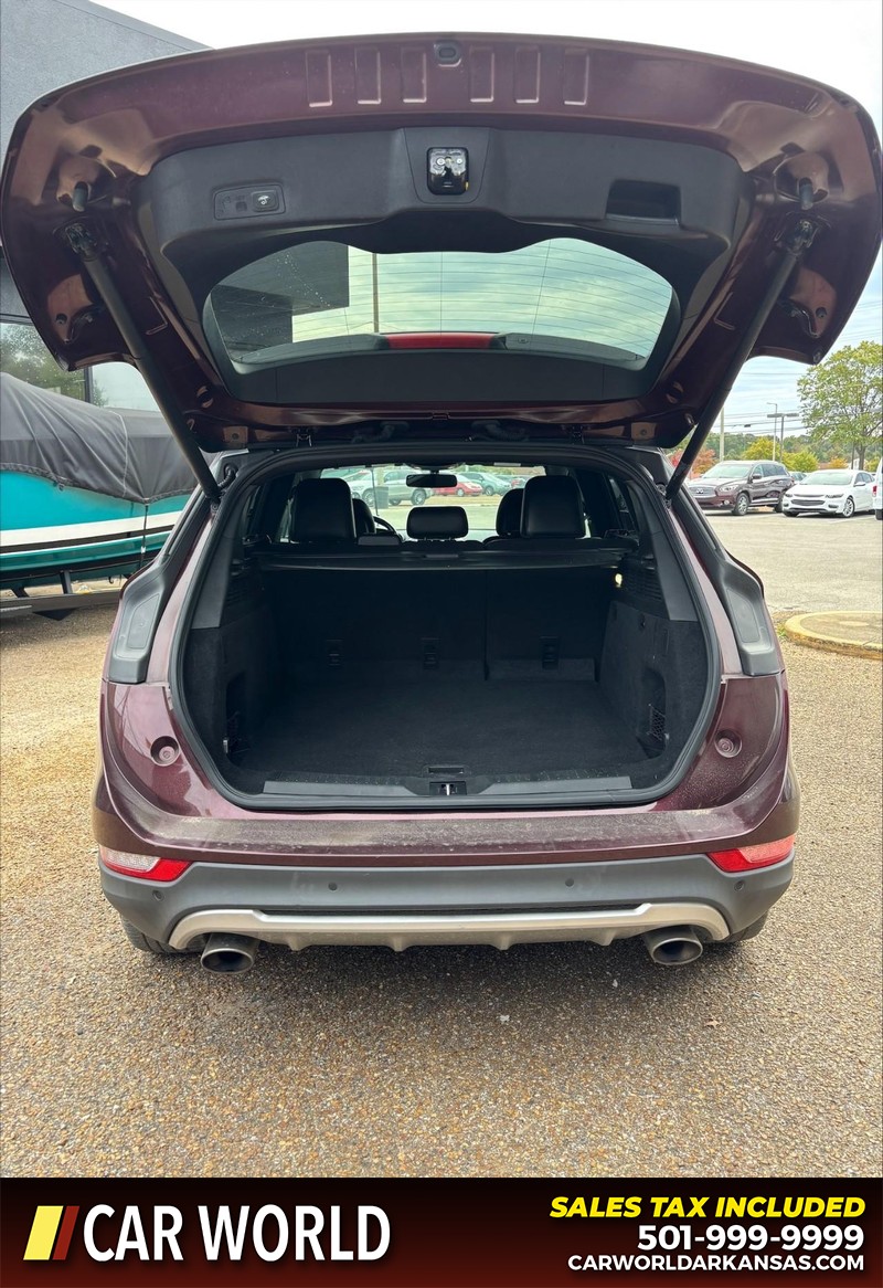 Lincoln MKC Vehicle Full-screen Gallery Image 5