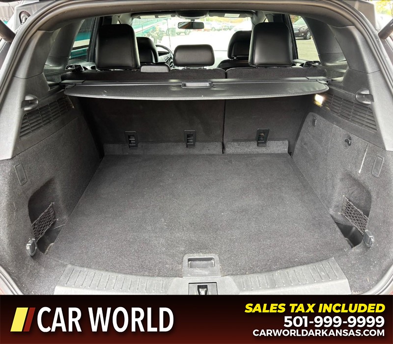 Lincoln MKC Vehicle Full-screen Gallery Image 6