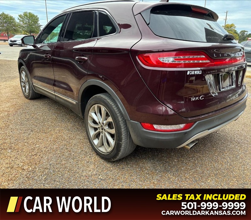 Lincoln MKC Vehicle Full-screen Gallery Image 7
