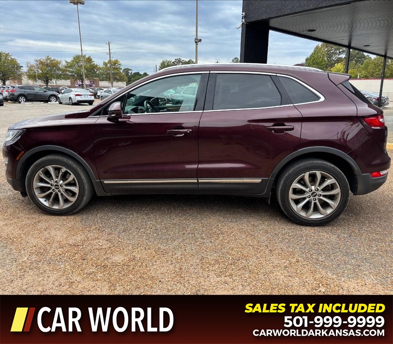 Lincoln MKC Vehicle Full-screen Gallery Image 8
