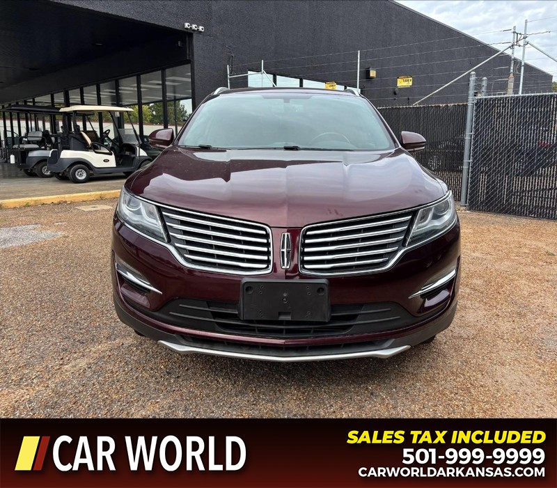 Lincoln MKC Vehicle Full-screen Gallery Image 10