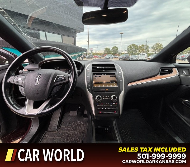 Lincoln MKC Vehicle Full-screen Gallery Image 17