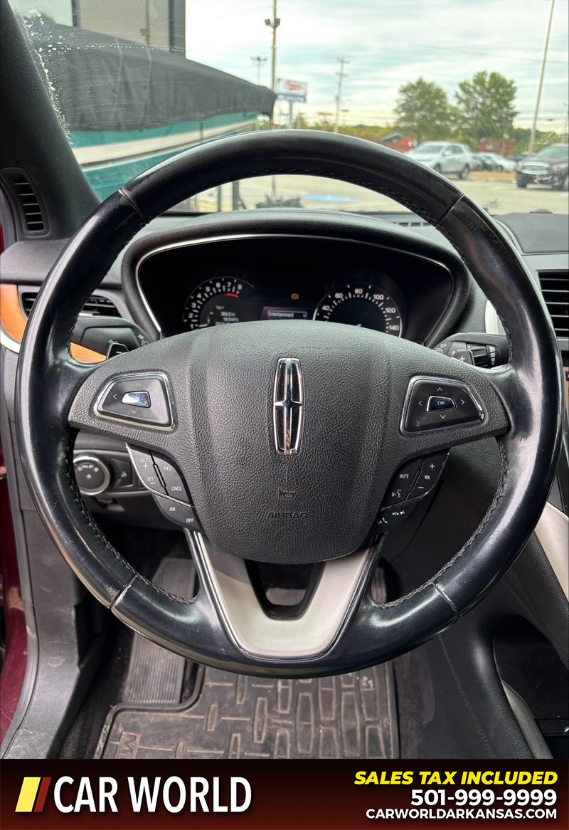 Lincoln MKC Vehicle Full-screen Gallery Image 20