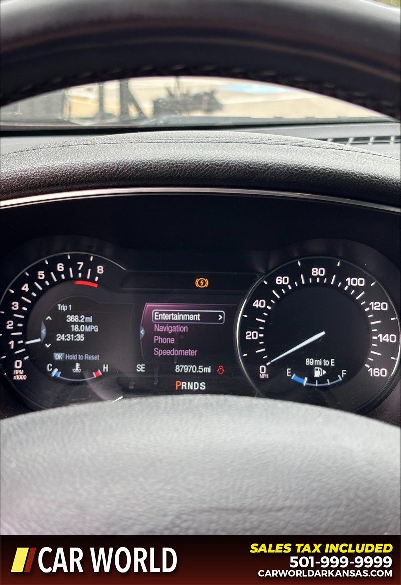 Lincoln MKC Vehicle Full-screen Gallery Image 21