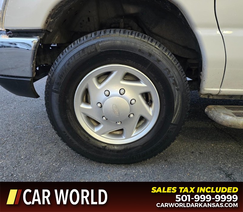 Ford Econoline Cargo Van Vehicle Full-screen Gallery Image 6