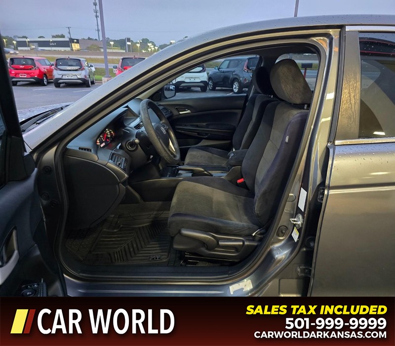 Honda Accord Sedan Vehicle Full-screen Gallery Image 8