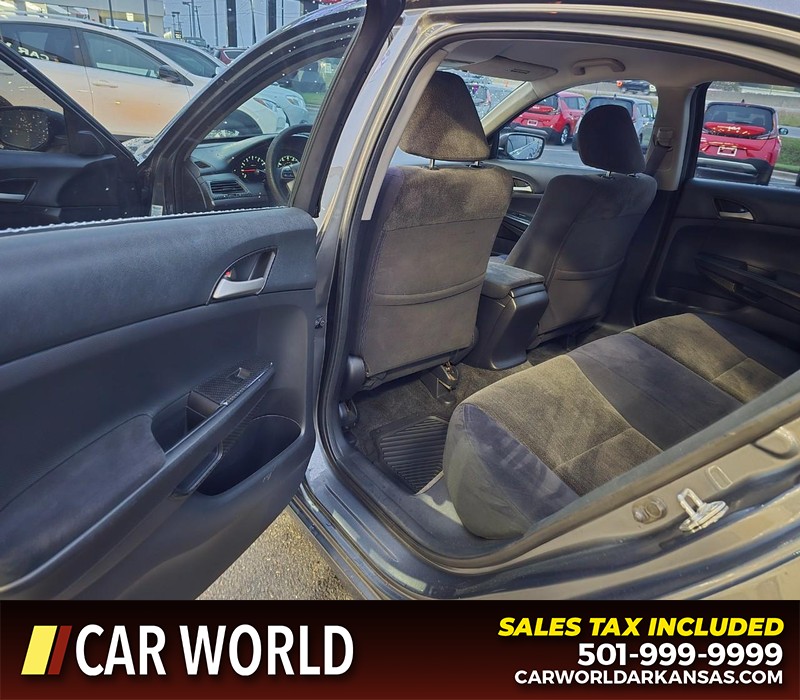 Honda Accord Sedan Vehicle Full-screen Gallery Image 9