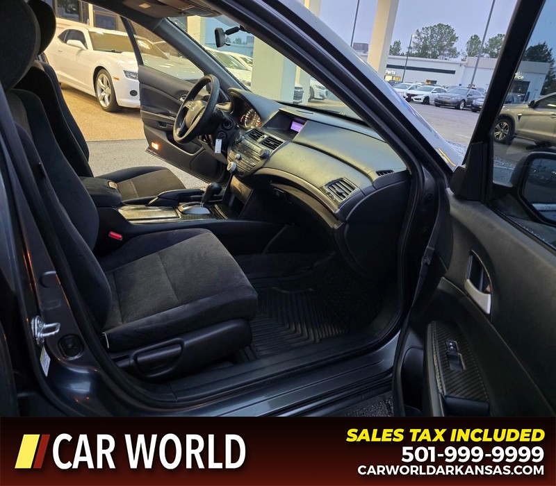 Honda Accord Sedan Vehicle Full-screen Gallery Image 11