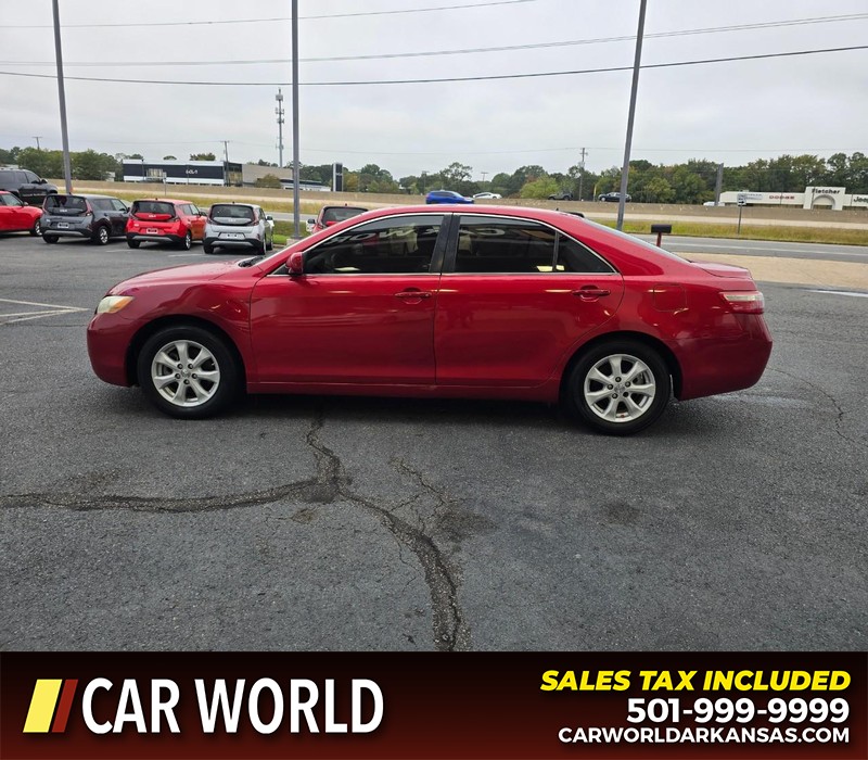 Toyota Camry Vehicle Full-screen Gallery Image 4