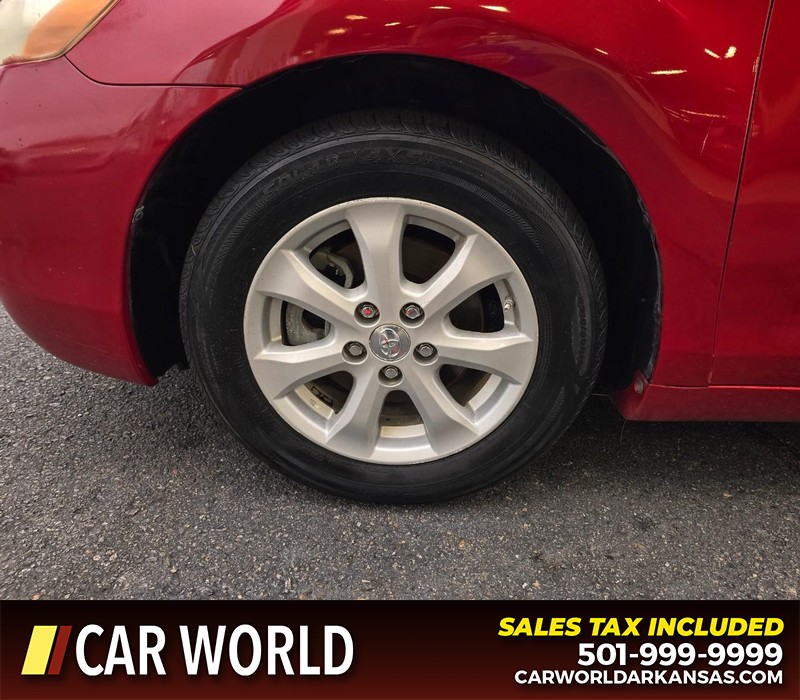 Toyota Camry Vehicle Full-screen Gallery Image 6