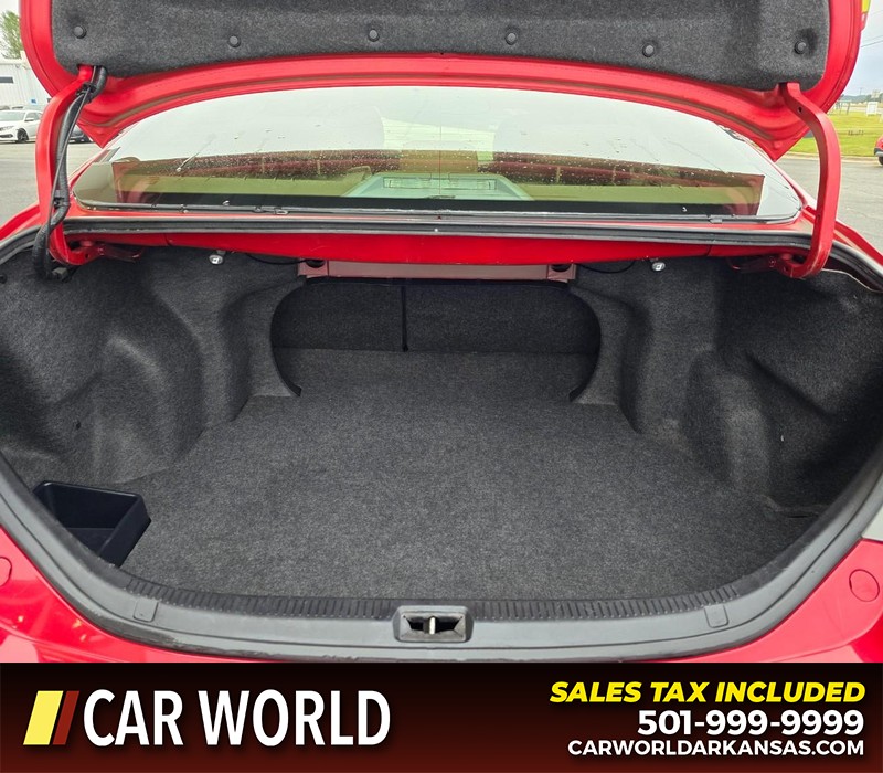 Toyota Camry Vehicle Full-screen Gallery Image 13