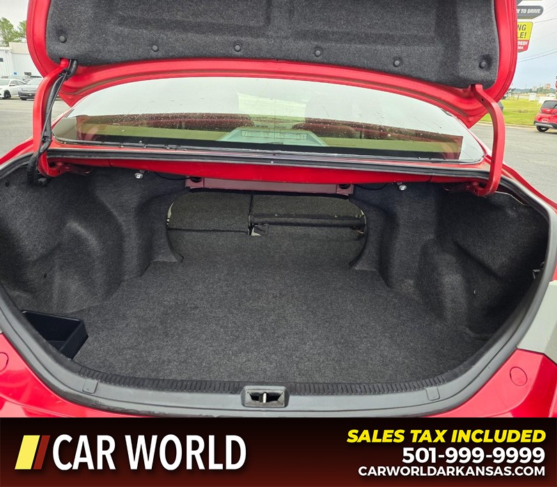 Toyota Camry Vehicle Full-screen Gallery Image 14