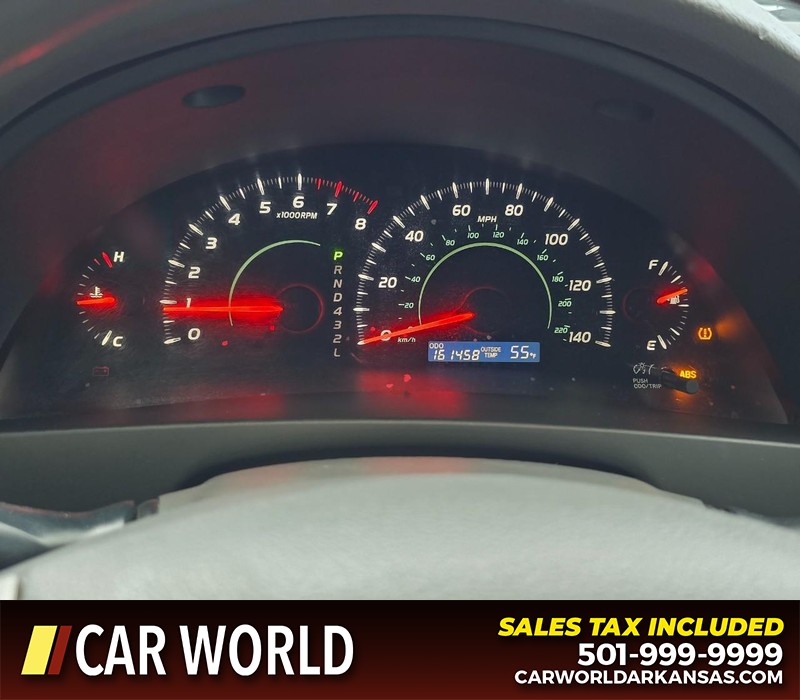 Toyota Camry Vehicle Full-screen Gallery Image 17