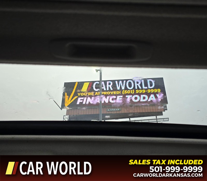 Toyota Camry Vehicle Full-screen Gallery Image 19