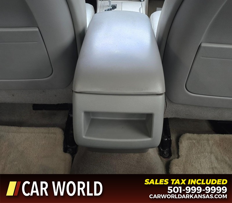 Toyota Camry Vehicle Full-screen Gallery Image 20