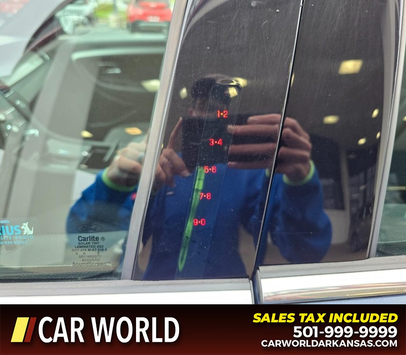 Ford Taurus Vehicle Full-screen Gallery Image 5