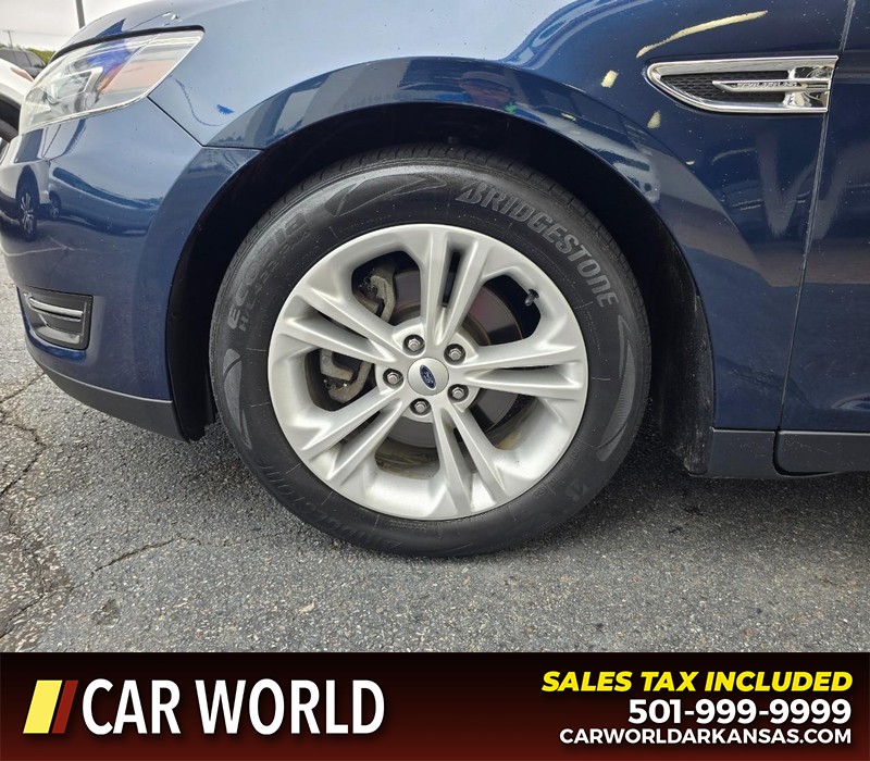 Ford Taurus Vehicle Full-screen Gallery Image 7