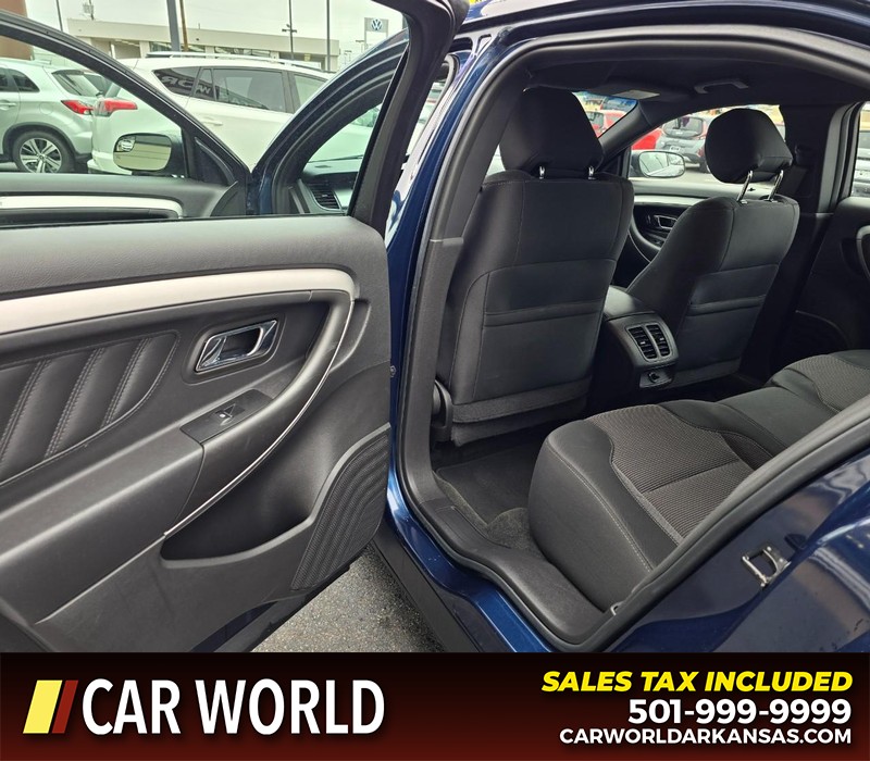 Ford Taurus Vehicle Full-screen Gallery Image 10