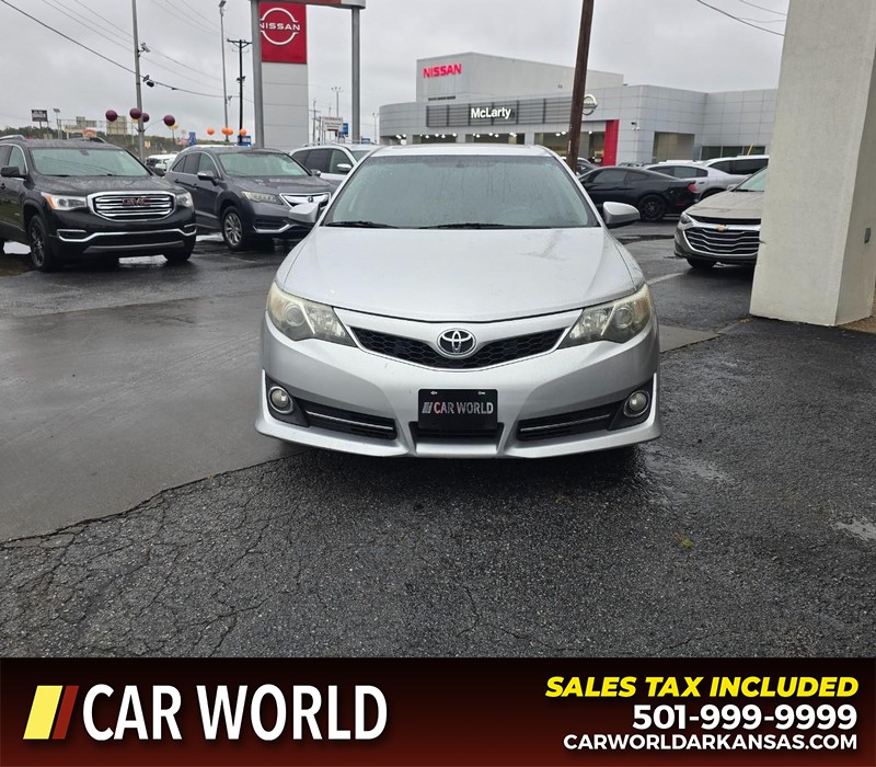 Toyota Camry Vehicle Full-screen Gallery Image 2