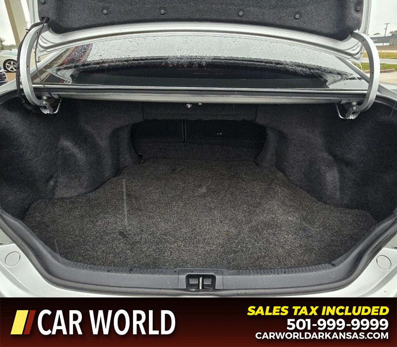 Toyota Camry Vehicle Full-screen Gallery Image 13