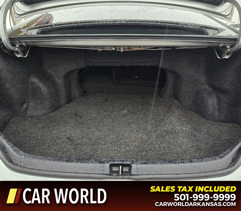 Toyota Camry Vehicle Full-screen Gallery Image 14