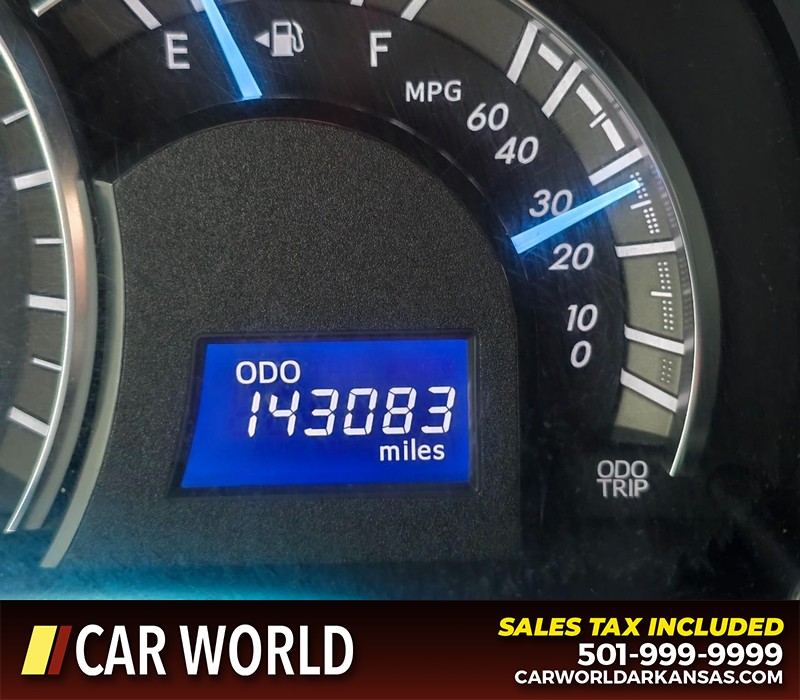 Toyota Camry Vehicle Full-screen Gallery Image 16