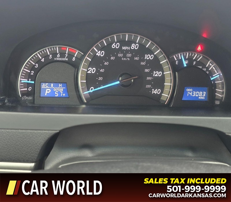 Toyota Camry Vehicle Full-screen Gallery Image 17