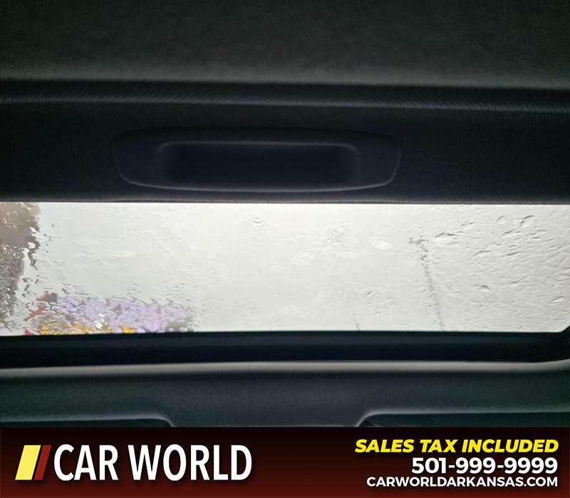 Toyota Camry Vehicle Full-screen Gallery Image 19