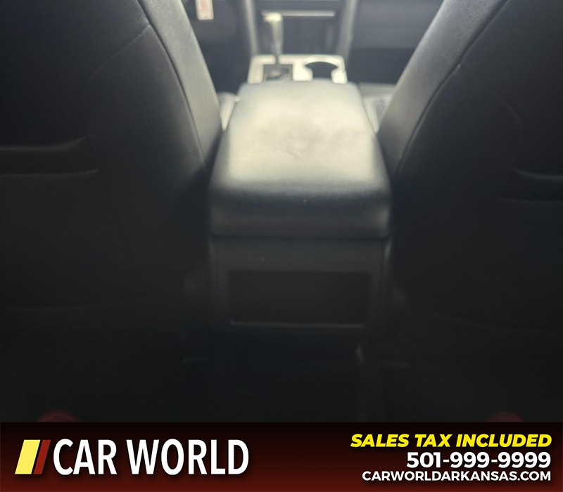 Toyota Camry Vehicle Full-screen Gallery Image 20